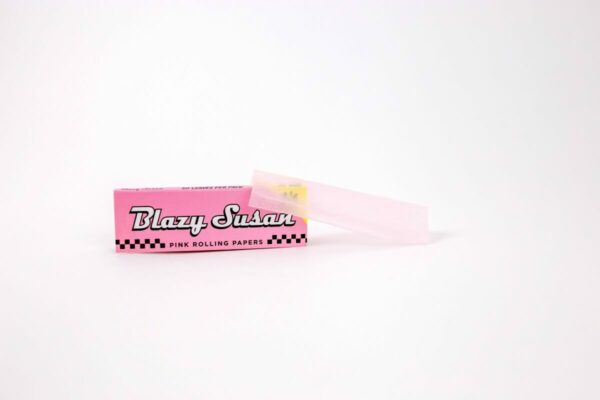 Blazy Susan – Pink Rolling Papers – 1-1/4 | Naked Cannabis Canada